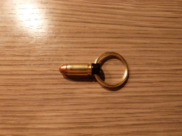 Schlüsselanhänger 9mm Makarov Messinghülse FMJ Geschoss 1Stück